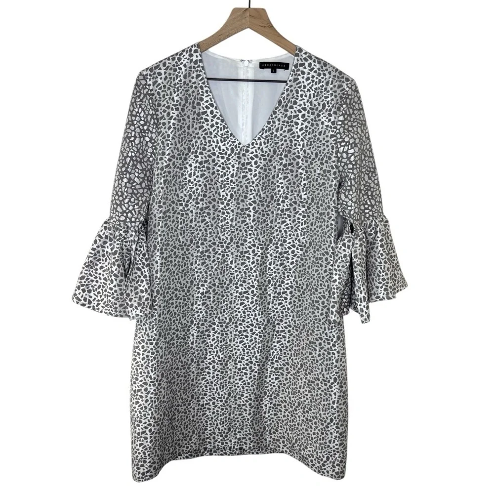 Abbey Glass Gray Pebble Wren Dress Size Large 3/4 Bell Sleeve
